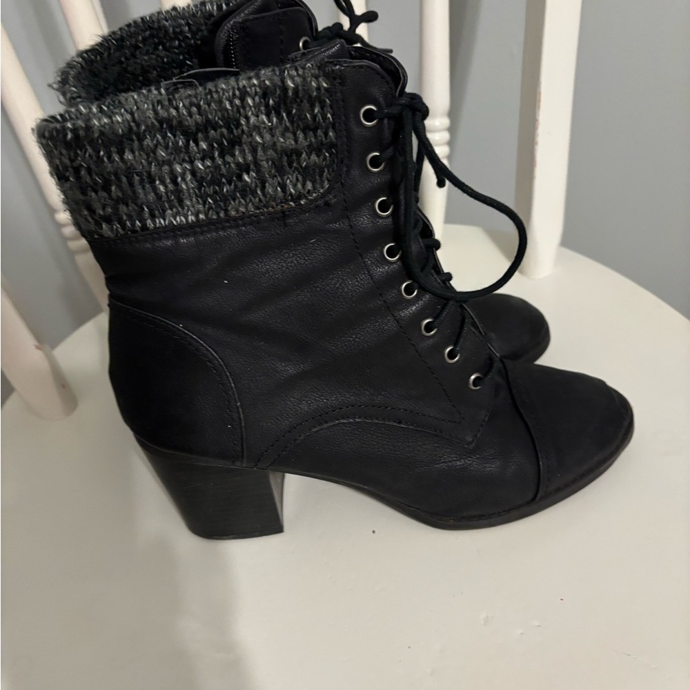Elegant Black Heeled Boots with Knit Cuff